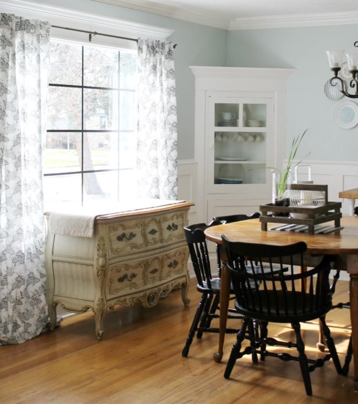 use black electrical tape to decorate windows from The Wicker House