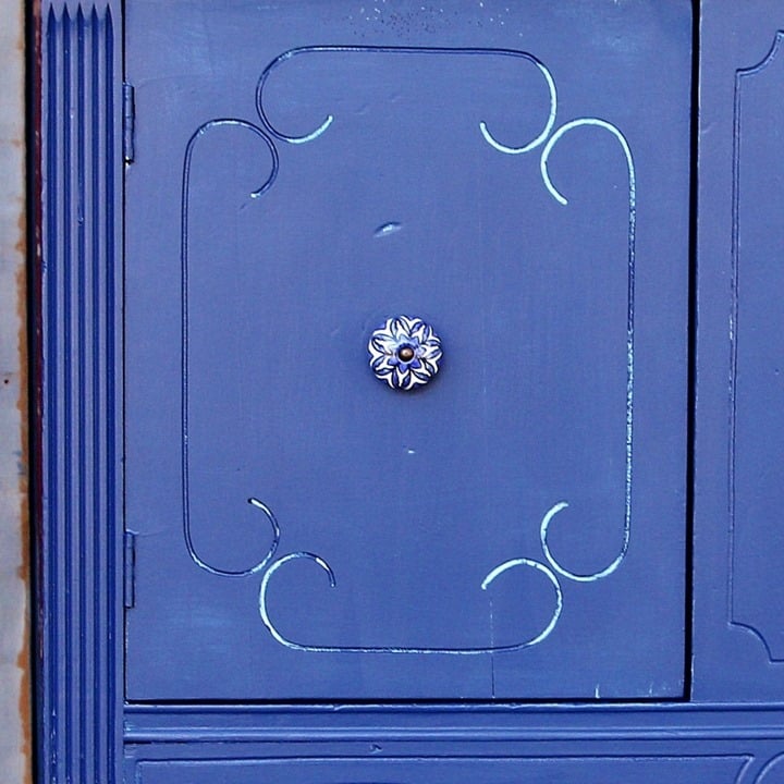 paint furniture with two layers of paint