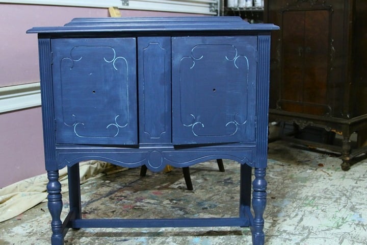 painting furniture blue