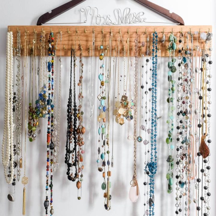 mr & mrs wedding sign to necklace holder