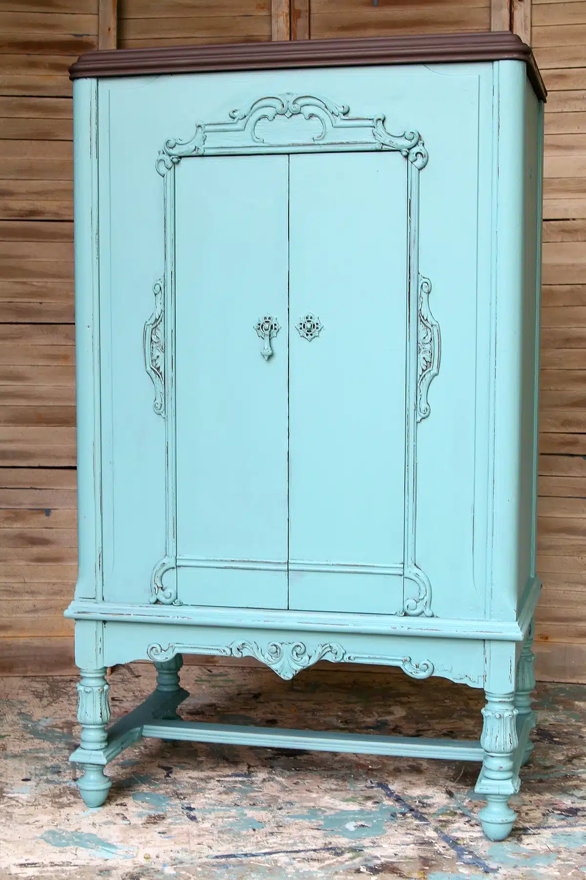 How to paint a vintage radio cabinet with latex paint