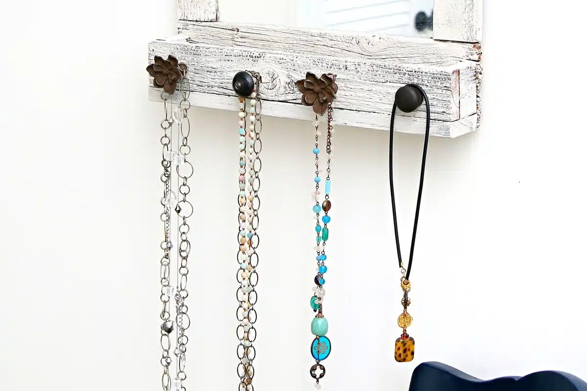 how to make a necklace hanger using furniture knobs