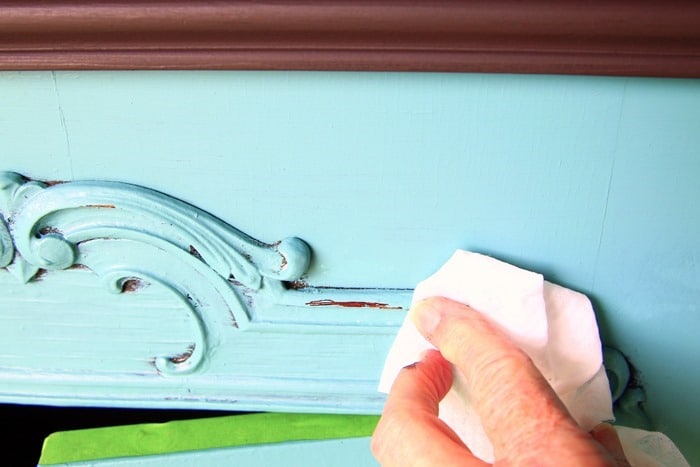 how to wet distress painted furniture