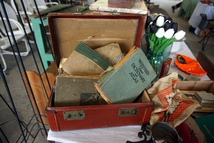 Nashville Flea Market Shopping With Petticoat Junktion (14)