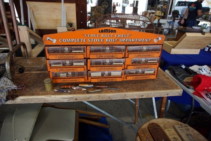 Nashville Flea Market Shopping With Petticoat Junktion (17)