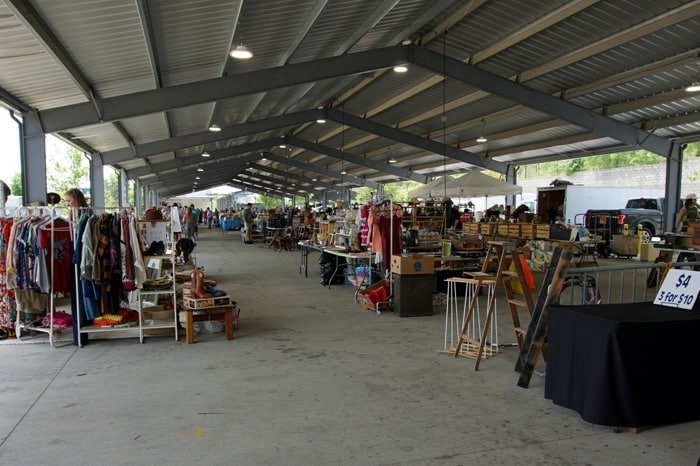 Nashville Flea Market Shopping With Petticoat Junktion (19)