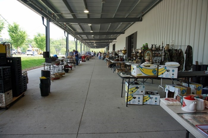 Nashville Flea Market Shopping With Petticoat Junktion (23)