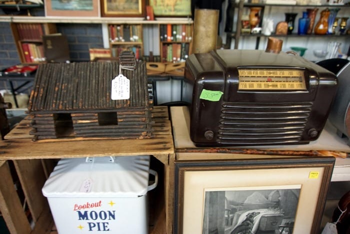 Nashville Flea Market Shopping With Petticoat Junktion (24)