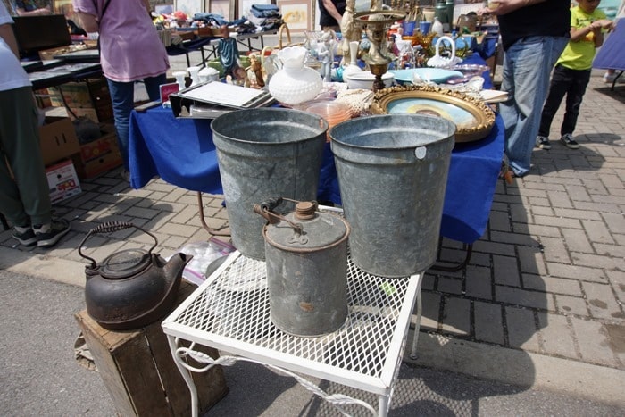 Nashville Flea Market Shopping With Petticoat Junktion (5)