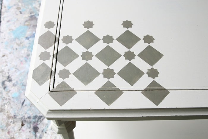 how to stencil furniture with Dixie Belle Paint (5)