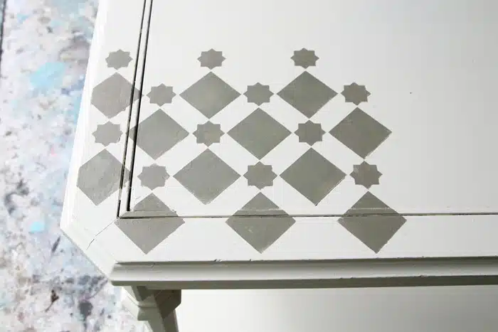 how to stencil furniture with Dixie Belle Paint (5)