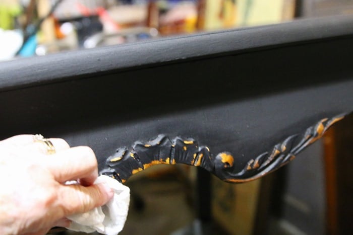 how to wet distress paint