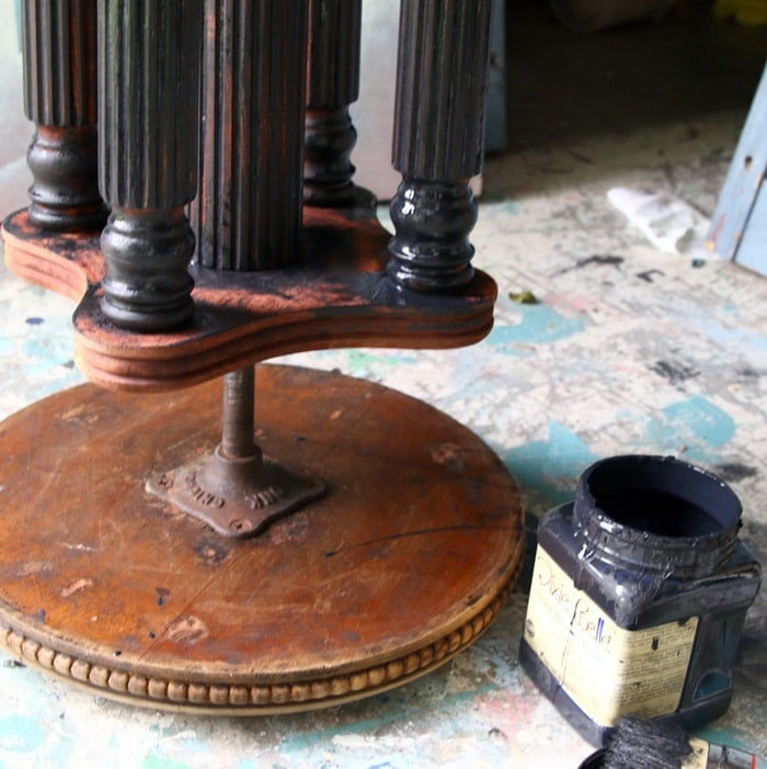 paint a piano stool black (3)