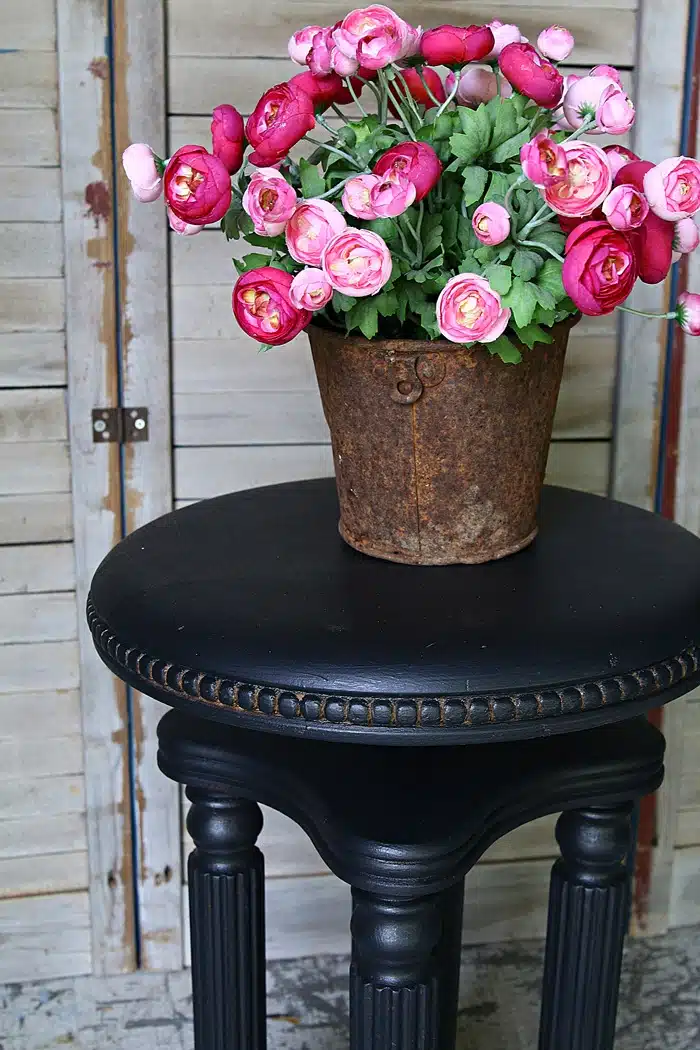 paint an antique piano stool
