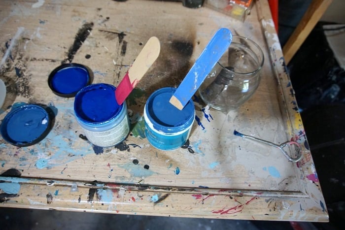 mix paints together to make custom paint colors for furniture