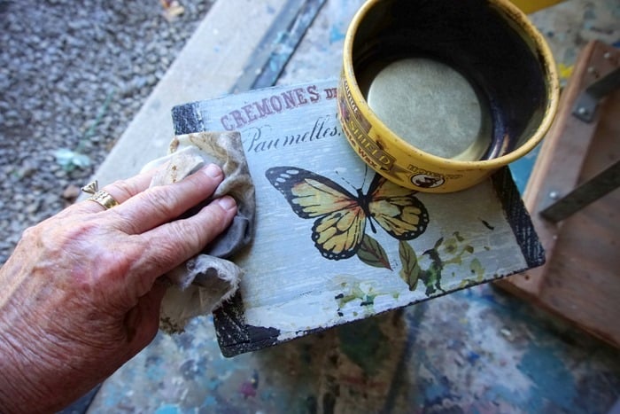 how to paint a wood box to display artificial flowers w (1)