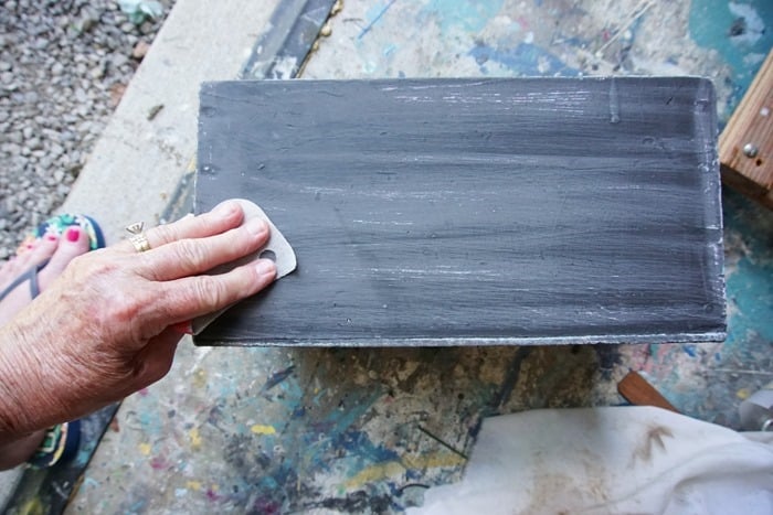 how to paint a wood box to display artificial flowers w (5)