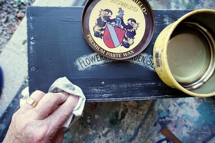 how to paint a wood box to display artificial flowers w (7)