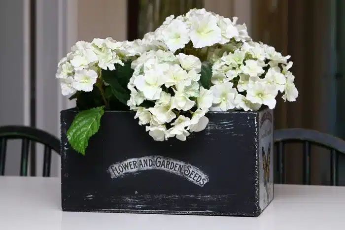 how to paint and decorate a wood box for a planter