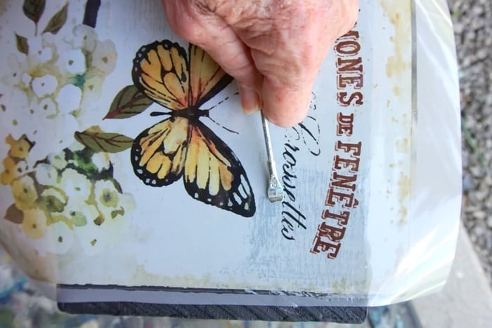 paint a wood box and add decor transfers (6)