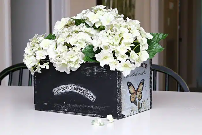 paint a wood box for flowers