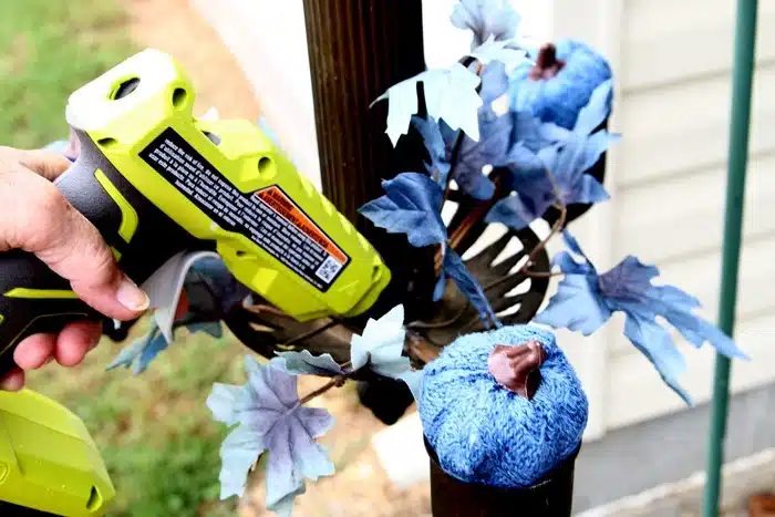 how to use a cordless hot glue gun