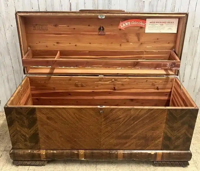 Lane cedar chest