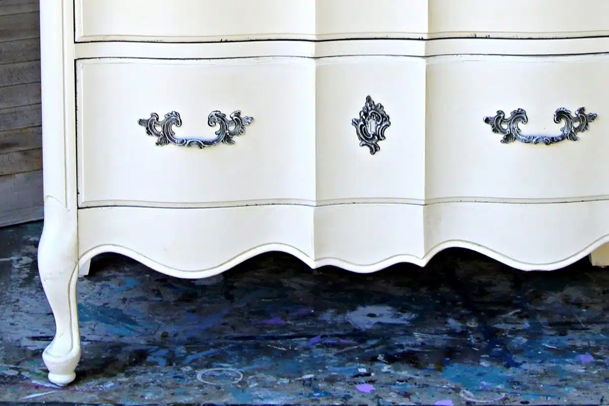 how to paint outdated French Provincial Furniture and Drawer Pulls