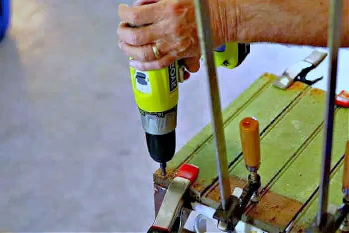 how to use a drill to put a table together