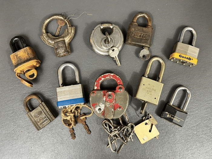 auction buys including furniture and home decor (7)