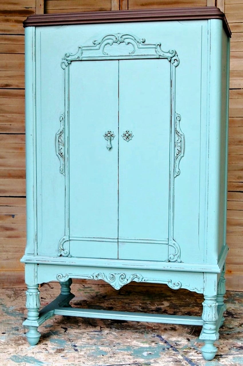 how to paint vintage furniture and wet distress the paint the easy way