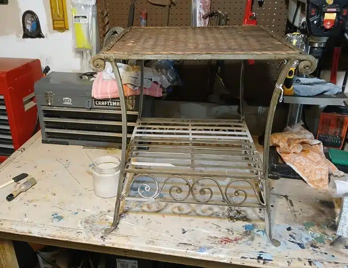 how to paint a metal and wicker table 