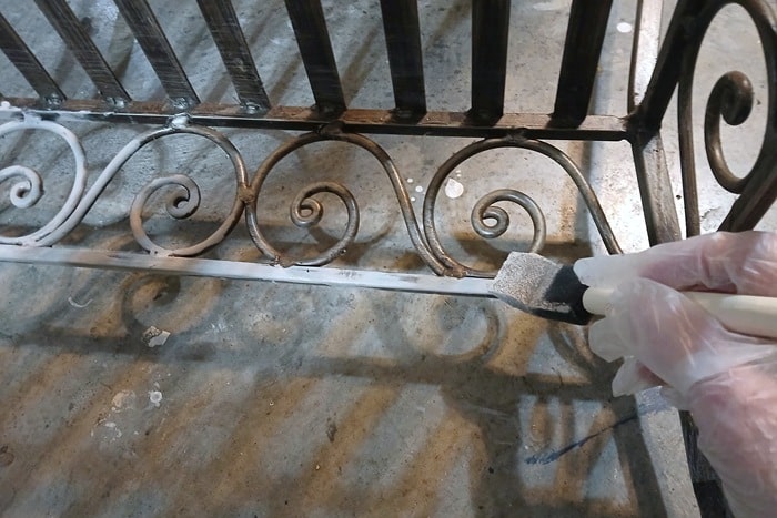 how to paint metal furniture