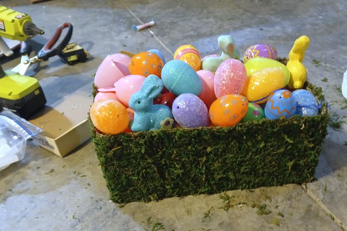 how to make an Easter display using a recycled shoe box