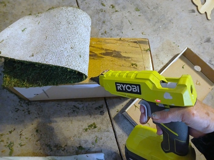 how to use a battery operated Ryobi glue gun