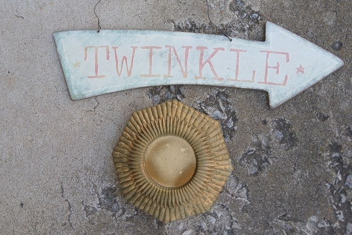 Twinkle arrow sign