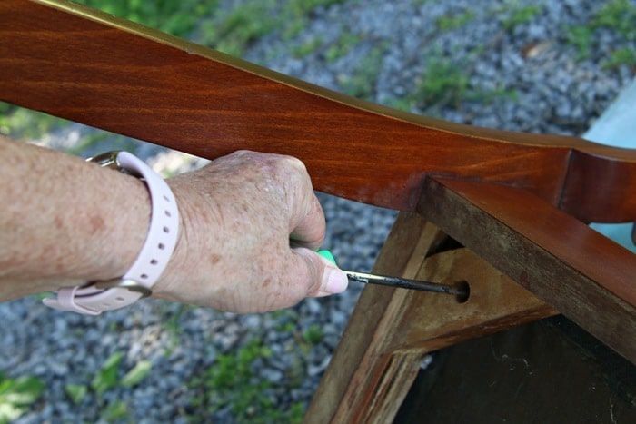 how to paint a vintage waterfall chair and cover the padded seat with new fabric (1)