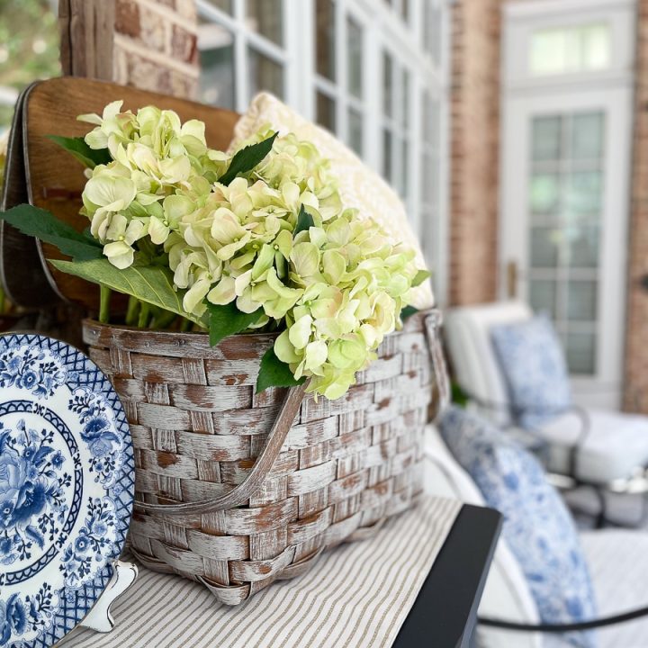 dry brush technique on picnic basket