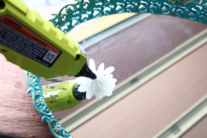 how to add temporary decorative details to a mirror