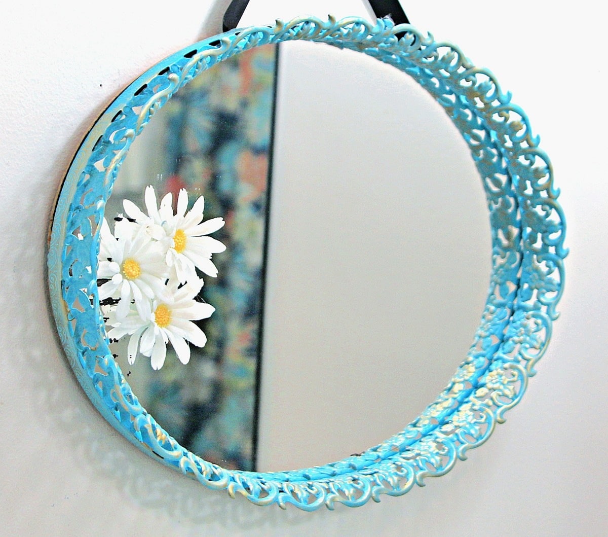 How to repurpose a vintage mirrored vanity tray into a wall mirror