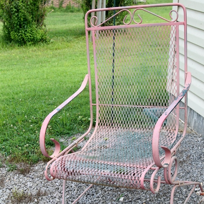 old outdoor iron furniture to paint