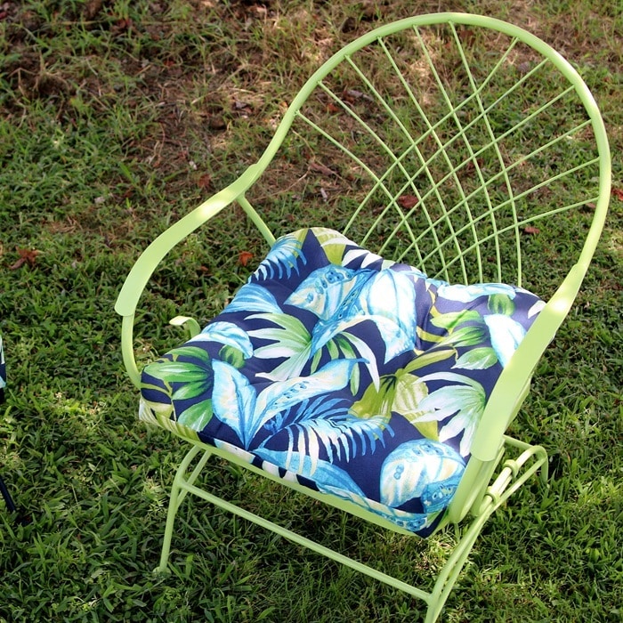 spray paint wrought iron furniture