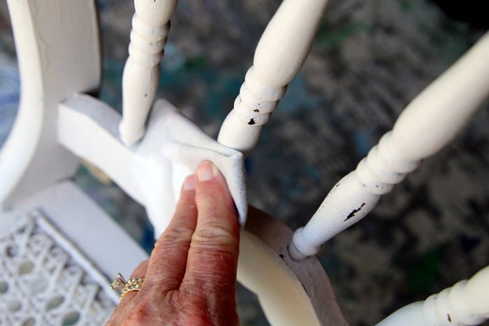 how to distress a painted chair (5)