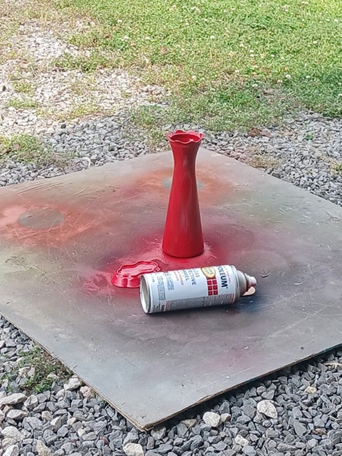 spray paint thrift store vases red