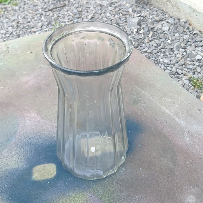 thrift store vase for spray paint project