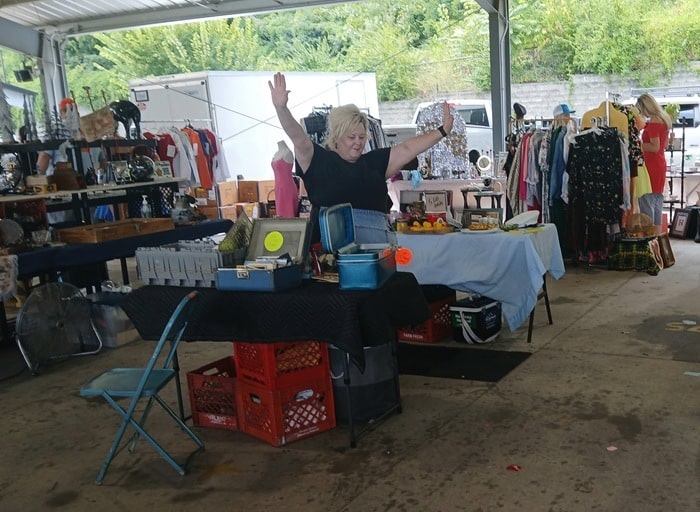 Nashville Flea Market Shopping Trip with Kathy Owen Petticoat Junktion (18)