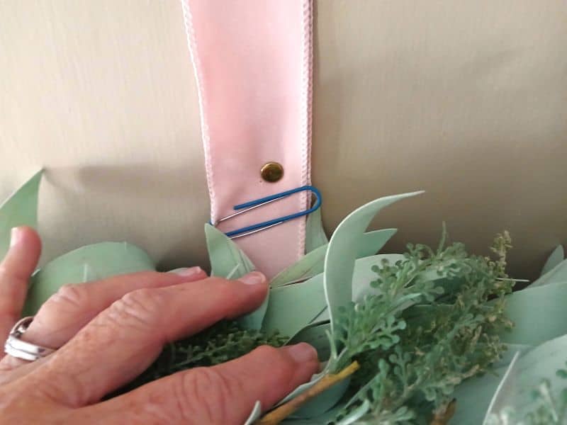 how to hang a wreath on an inside door using ribbon