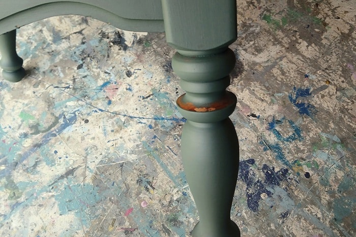 the best way to paint table legs