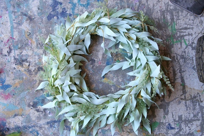 how to refresh a thrift store wreath with new flowers (6)