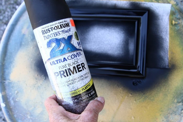 how to spray paint a picture frame with a matte or flat finish